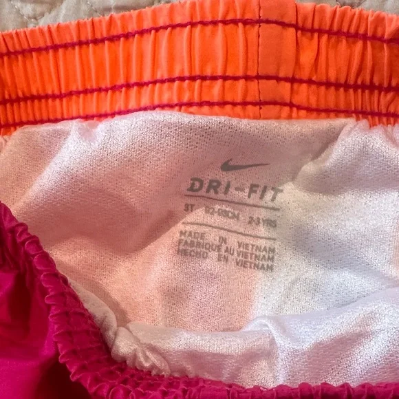 Nike Girls Pink & Magenta Athletic Tee and Shorts Set 2 - 3 yrs - Picture 4 of 4